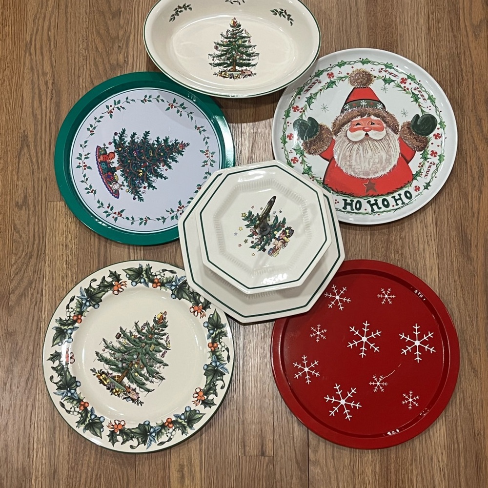 Nikko Ceramics Festive Holiday Plates - Red, Green, White